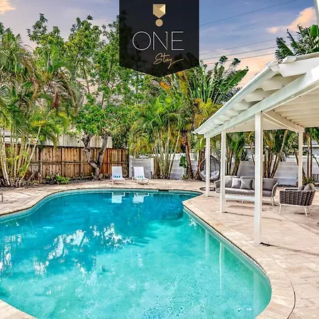 Luxe 7 Bed Oasis In Hollywood Villa